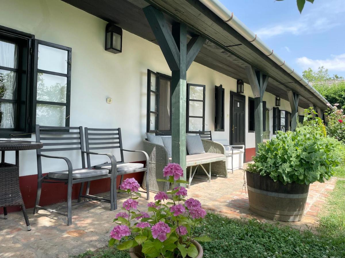 Lelle Vineyard Cottages Balatonlelle Eksteriør billede