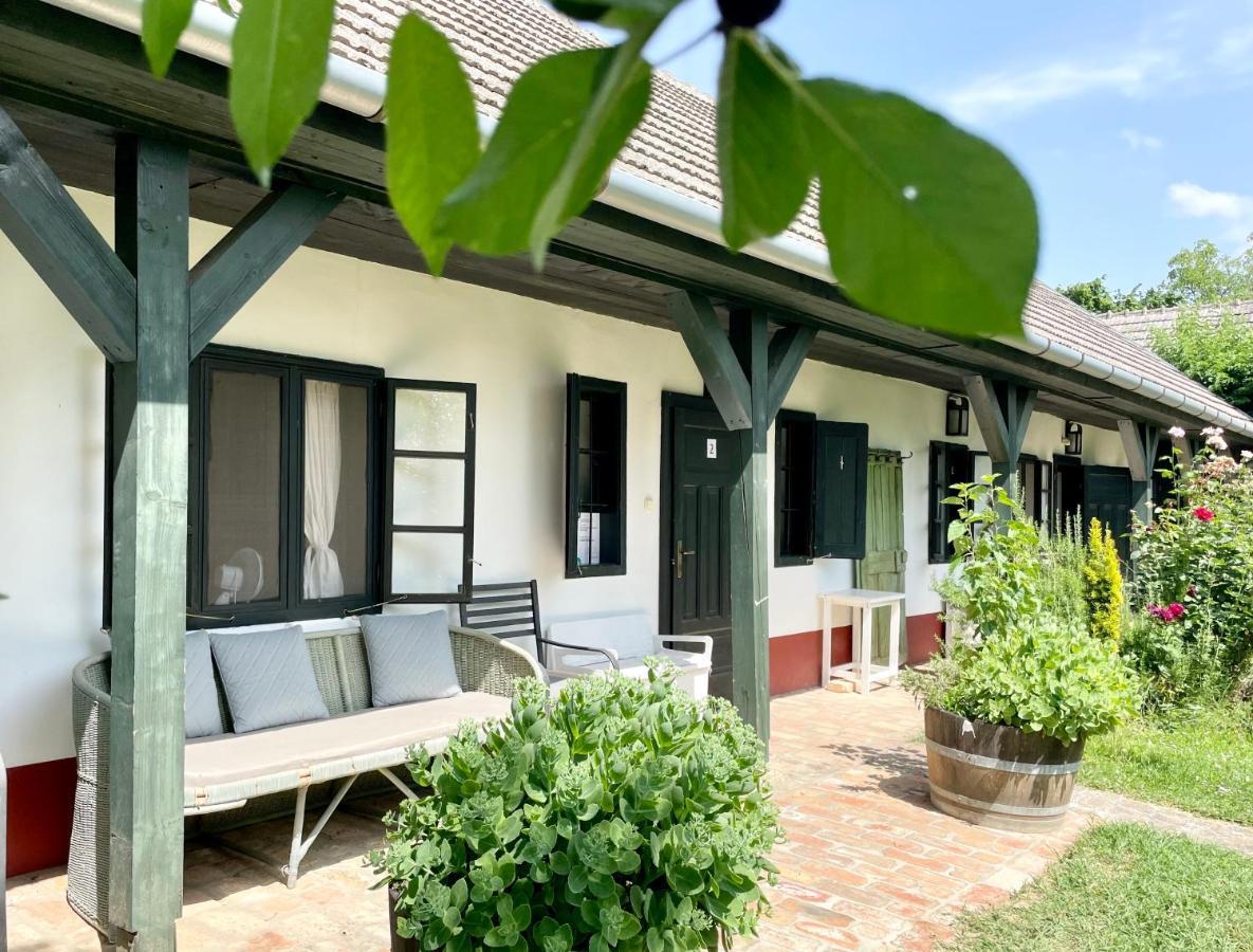 Lelle Vineyard Cottages Balatonlelle Eksteriør billede