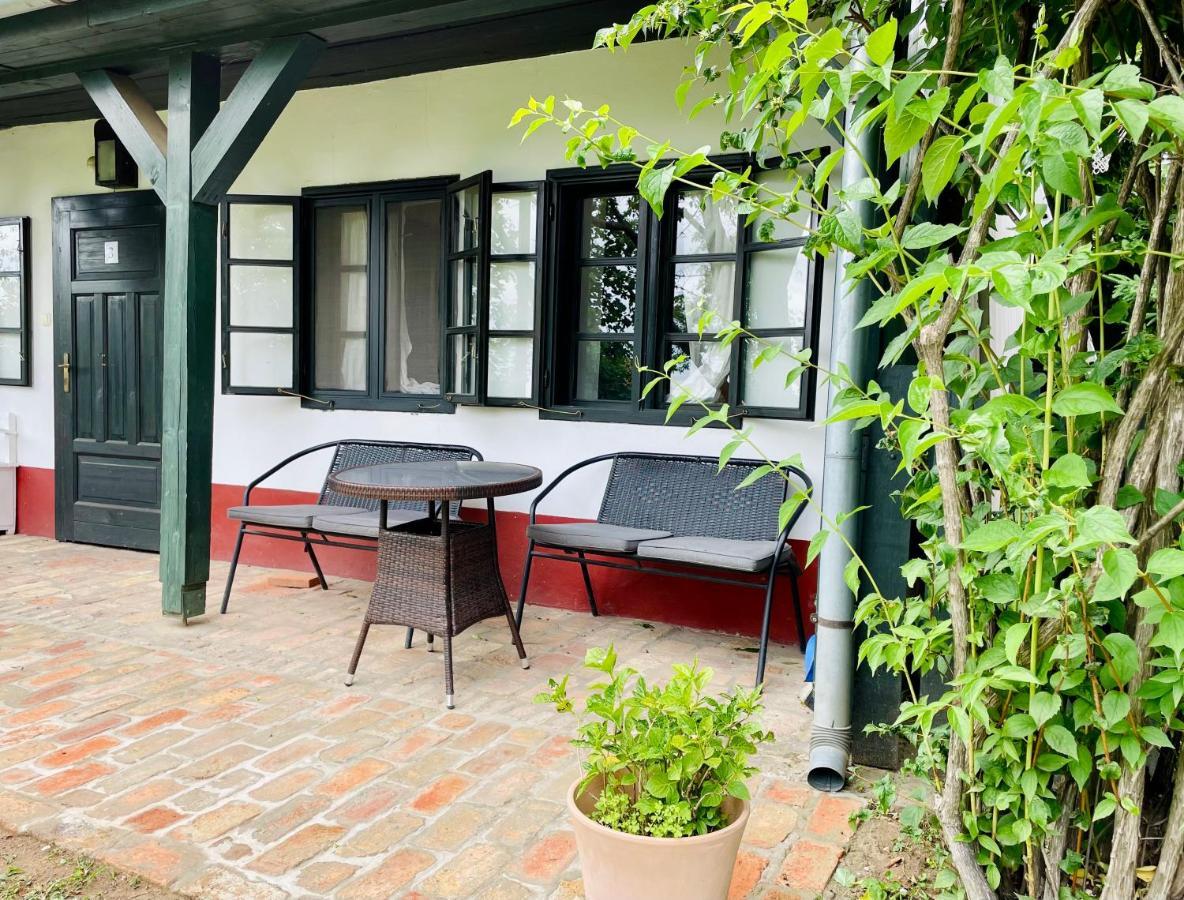 Lelle Vineyard Cottages Balatonlelle Eksteriør billede